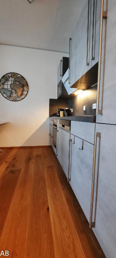 Superior Apartment & Rooftop Pool Wenen Buitenkant foto